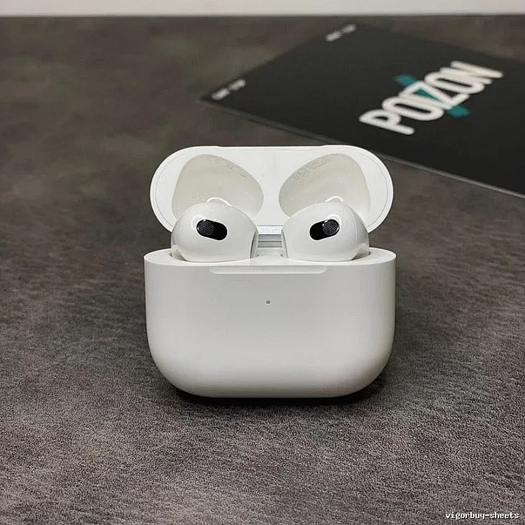Apple AirPods Pro Earbuds in White