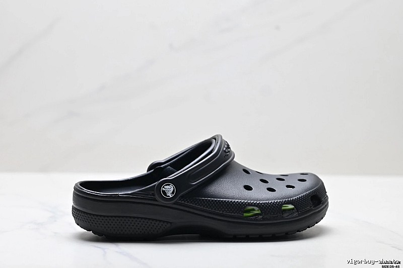 Crocs Classic Clog in simple black style