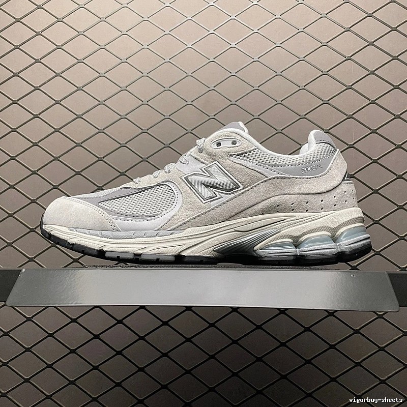 New Balance Beige Running Shoes Featuring Classic Running Profile