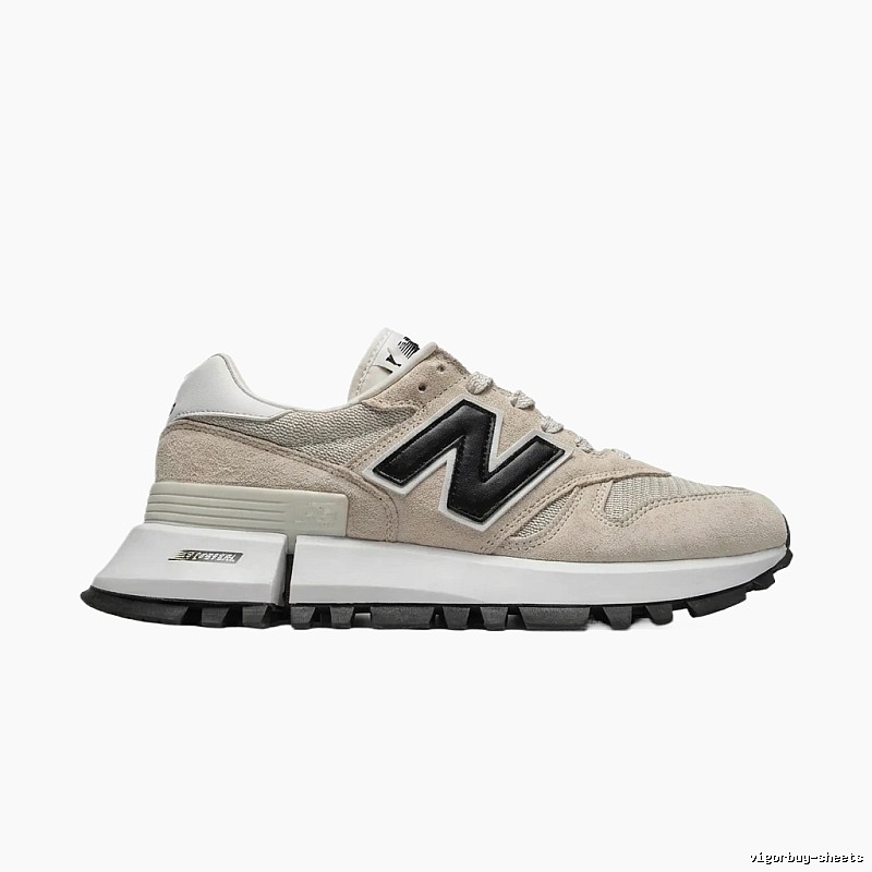 New Balance retro-style off-white sneakers