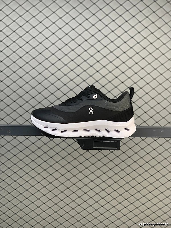 On Black Cloud Runners Defined by Streamlined Toe