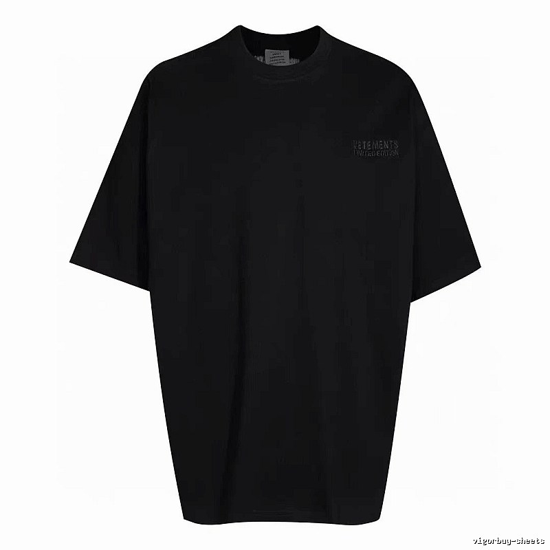 Relaxed Statement graphic T-shirt Black Colorful Lucky with Versatile Design